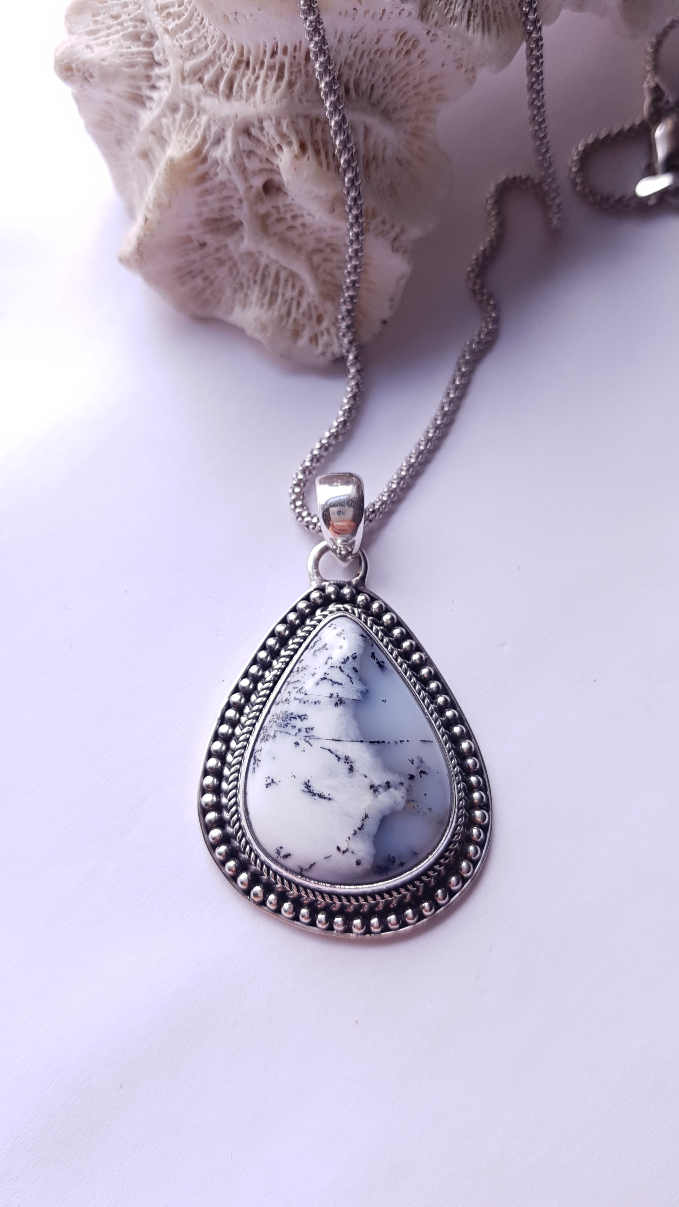 dendritic agate necklace